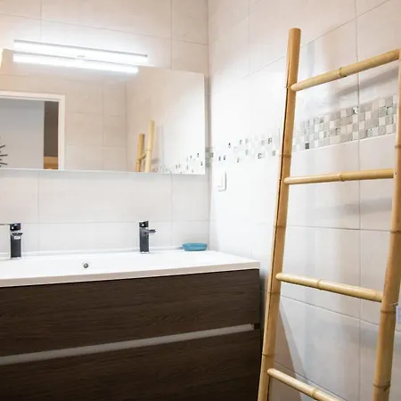 Spacious Apt Between Garibaldi And Riquier *